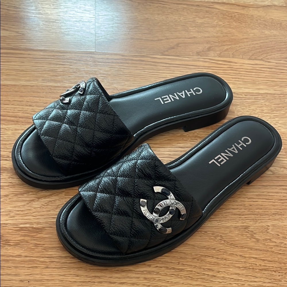 Chanel Black Quilted Women's Slides (shiny goatskin) 38.5